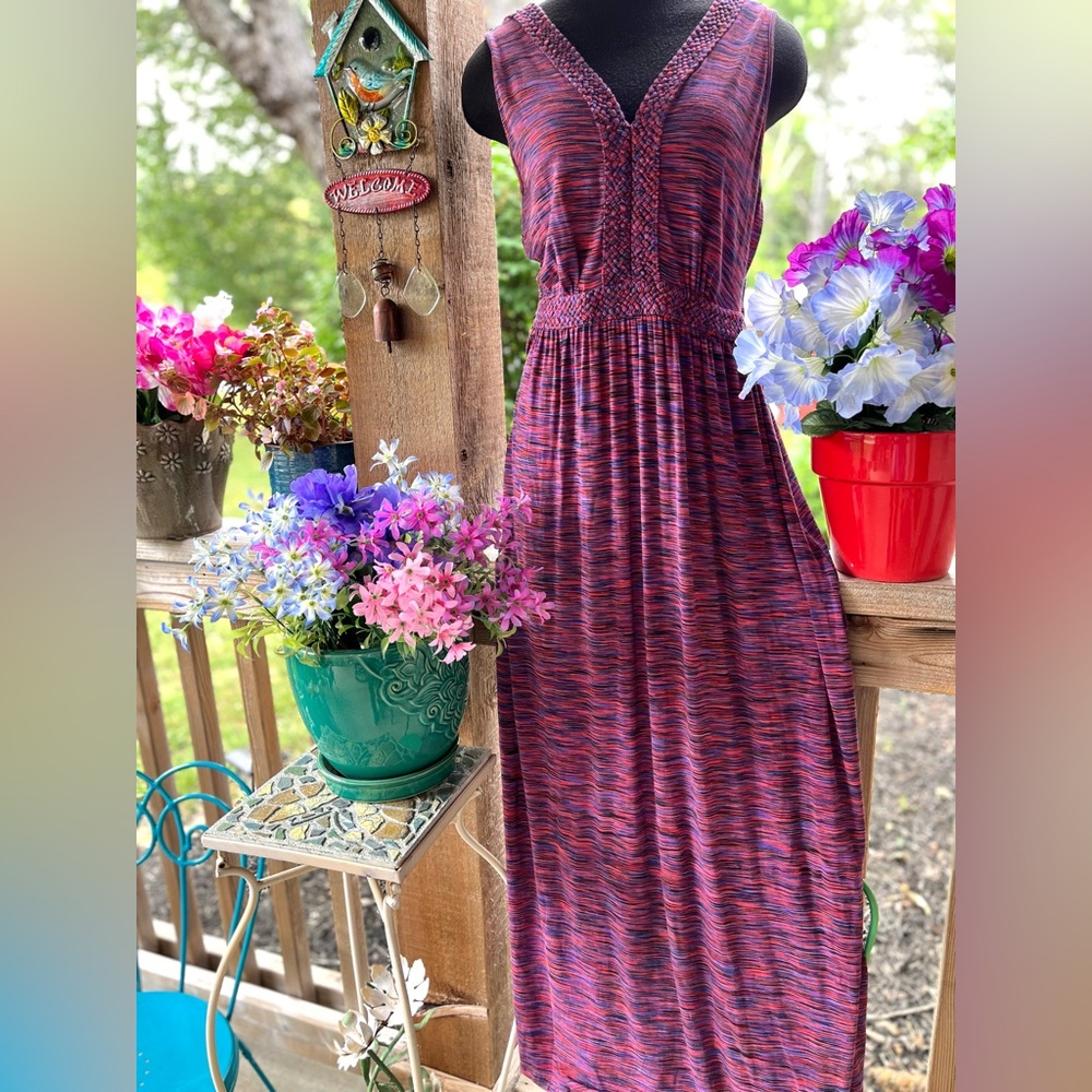 Spense Red Multi-Color Streaked Pattern Sleeveles… - image 1